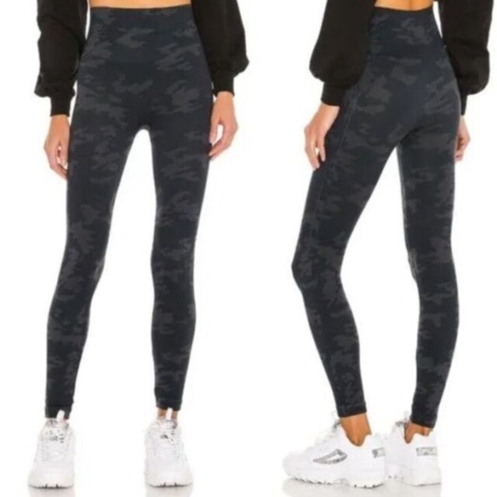 SPANX Look at me Now Black Camo Legging Sz S (Like New)
